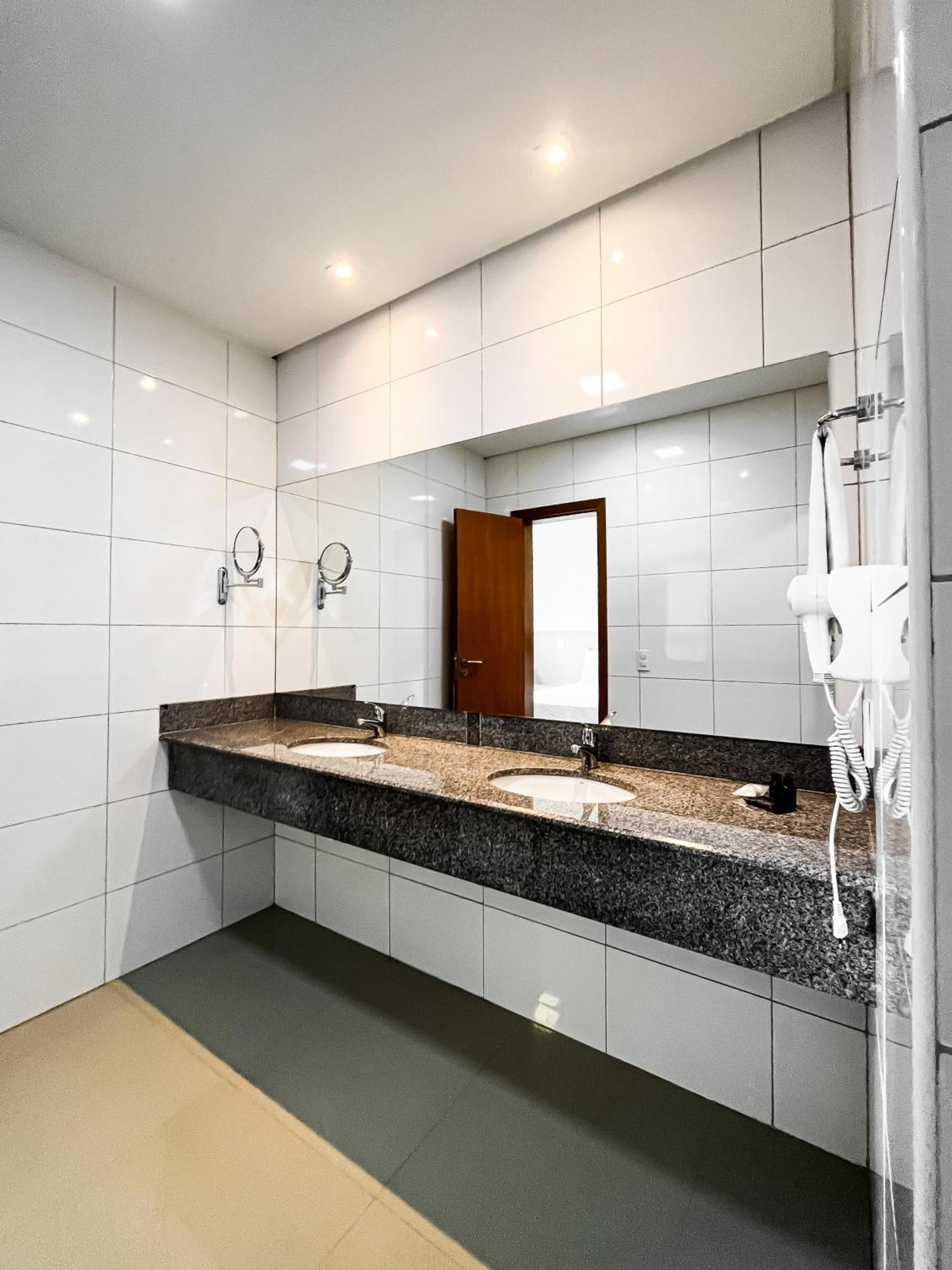 Liguori Hotel 特林达迪 外观 照片